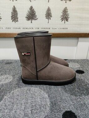Misty Mountain Taupe Faux Suede Mid-Calf Pull-On Winter Boots Size 37 / US 6.5-7